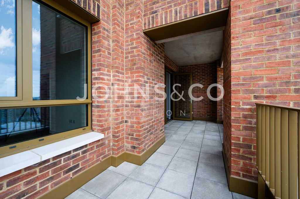 Property photo 3 of 12