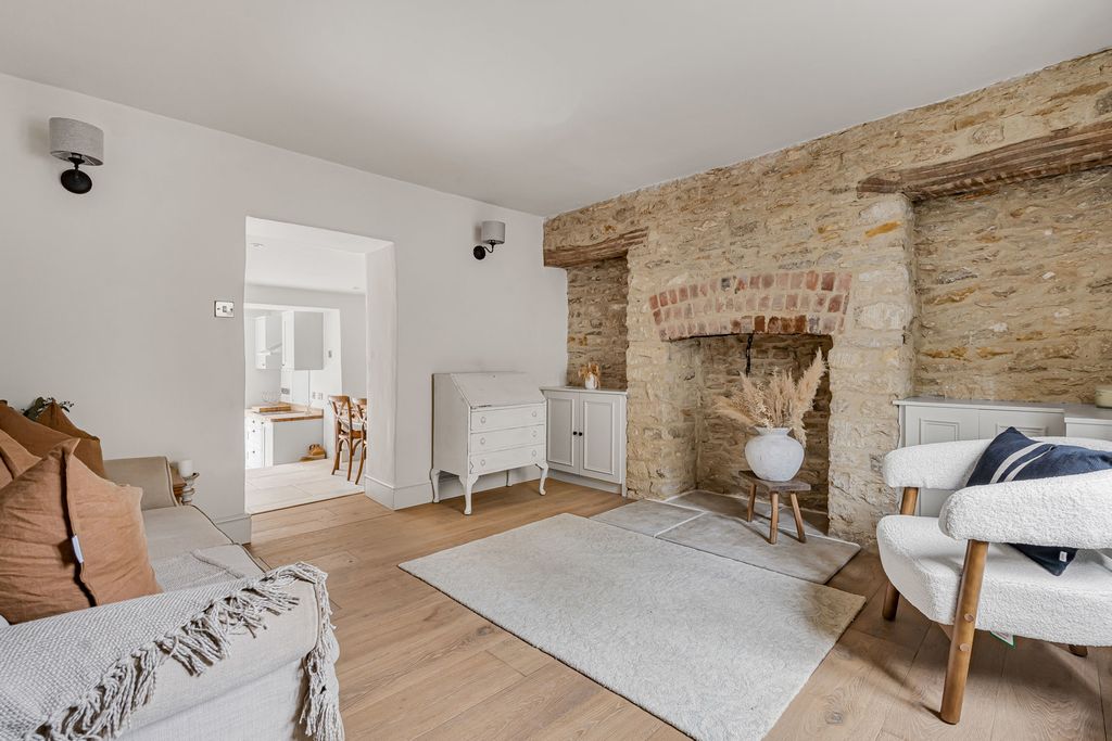 Property photo 3 of 15 Sitting Room