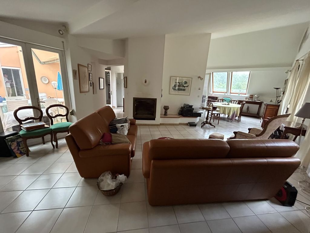 Property photo 2 of 19 Photo_E71Fb9E68B781d39B6d3527E9361F578