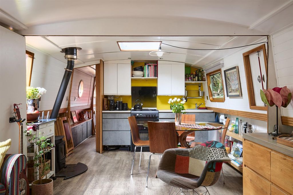 Property photo 2 of 30