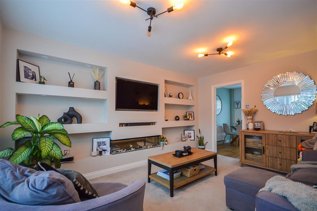 Property photo 2 of 10 Living Room