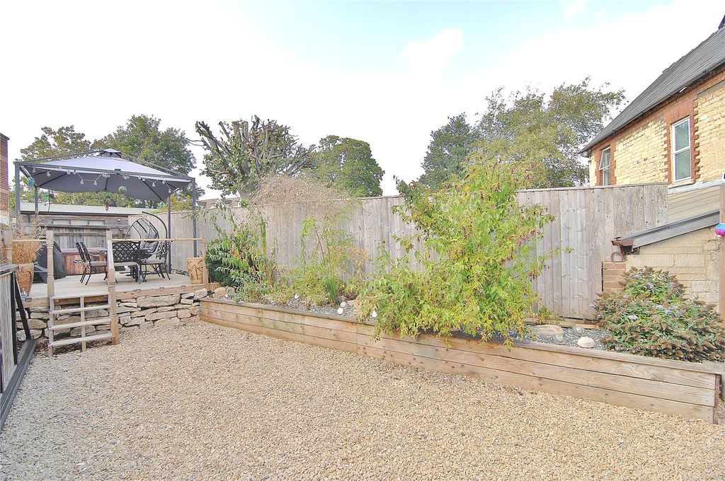 Property photo 2 of 17 Picture No. 29