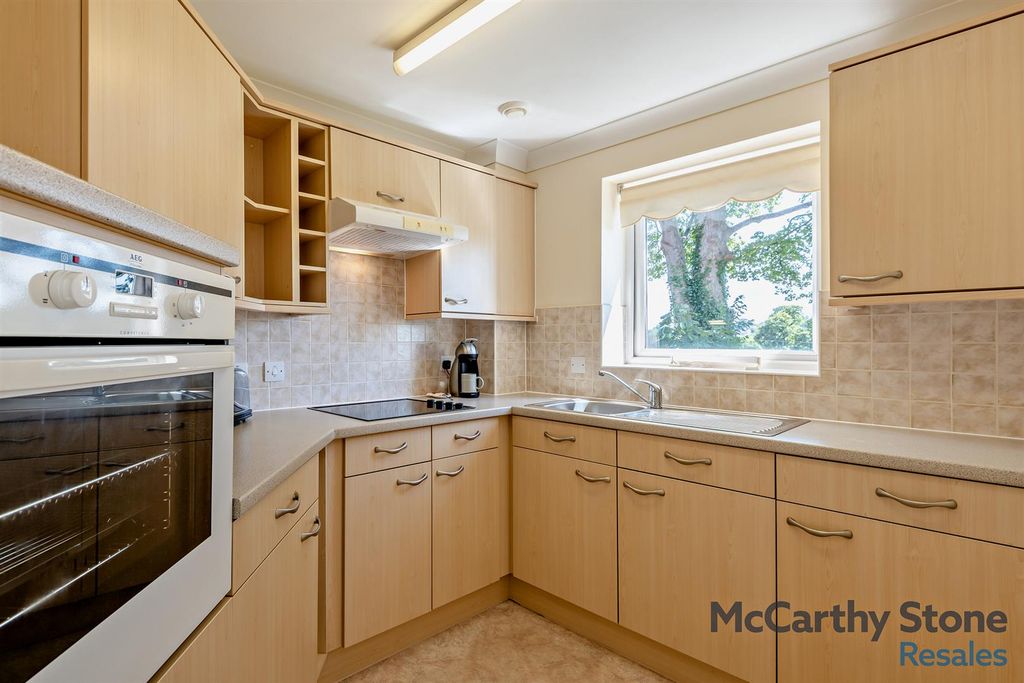 Property photo 3 of 26 8699025-Interior02-800.Jpg