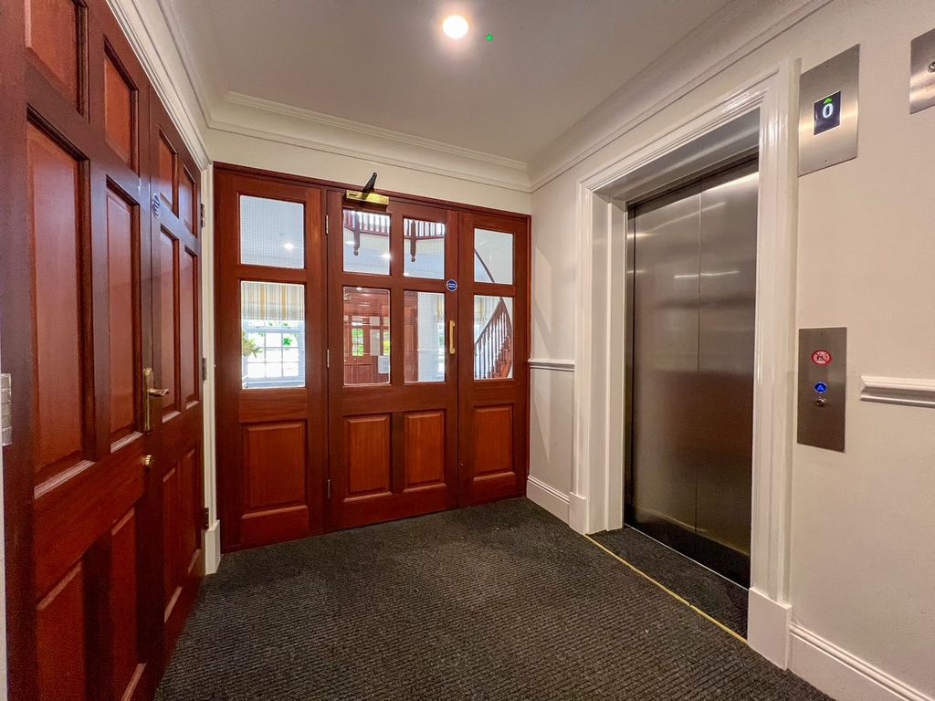 Additional image 15 of 2 bed flat for saleMolesey Park Road, East Molesey KT8