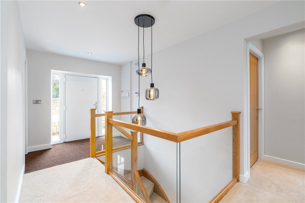 Property photo 3 of 19 Entrance Hall
