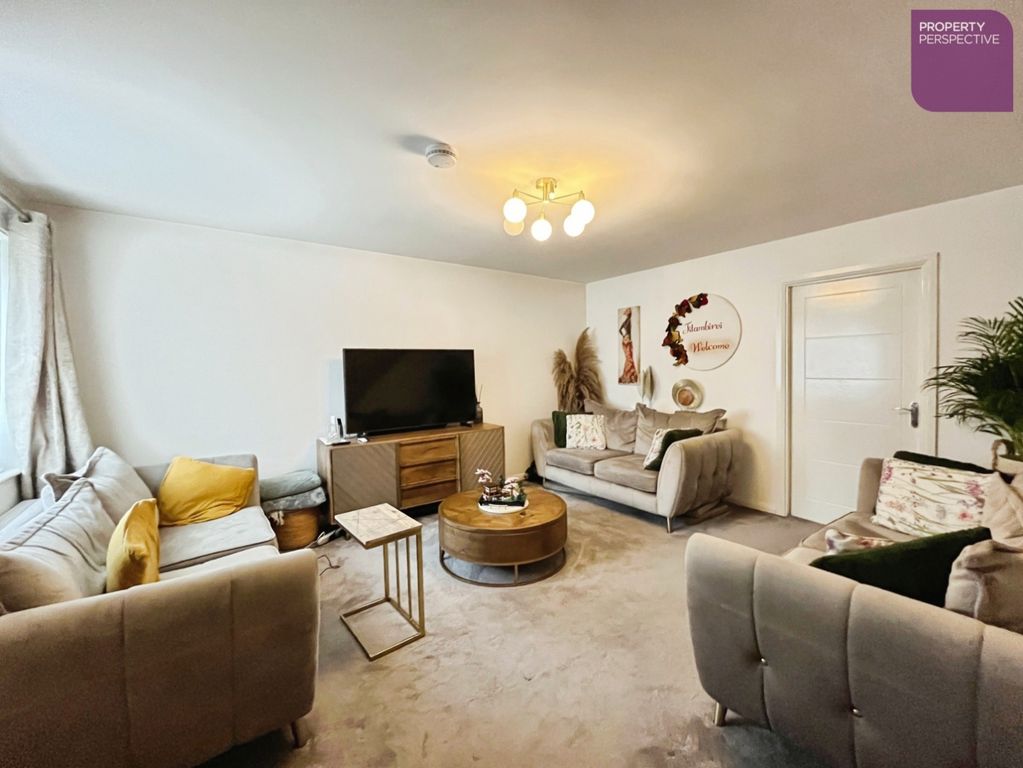 Property photo 2 of 18 Living Room