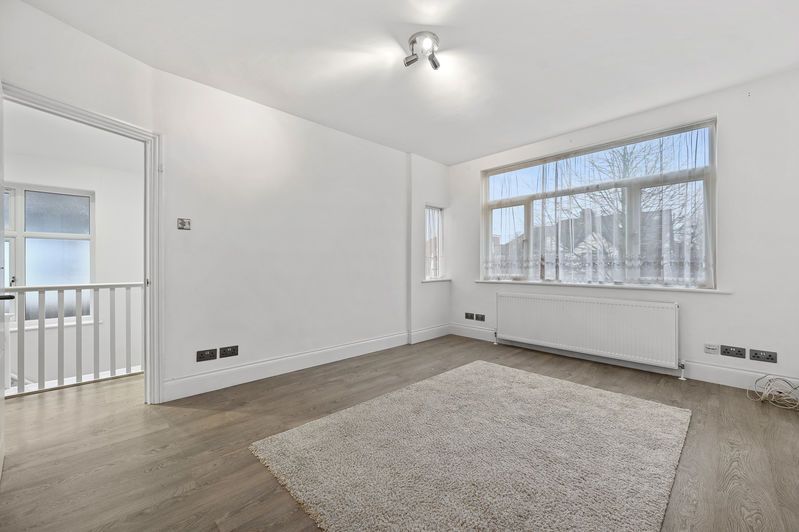 1 bed flat for saleParkside Way, Harrow HA2 photo 4