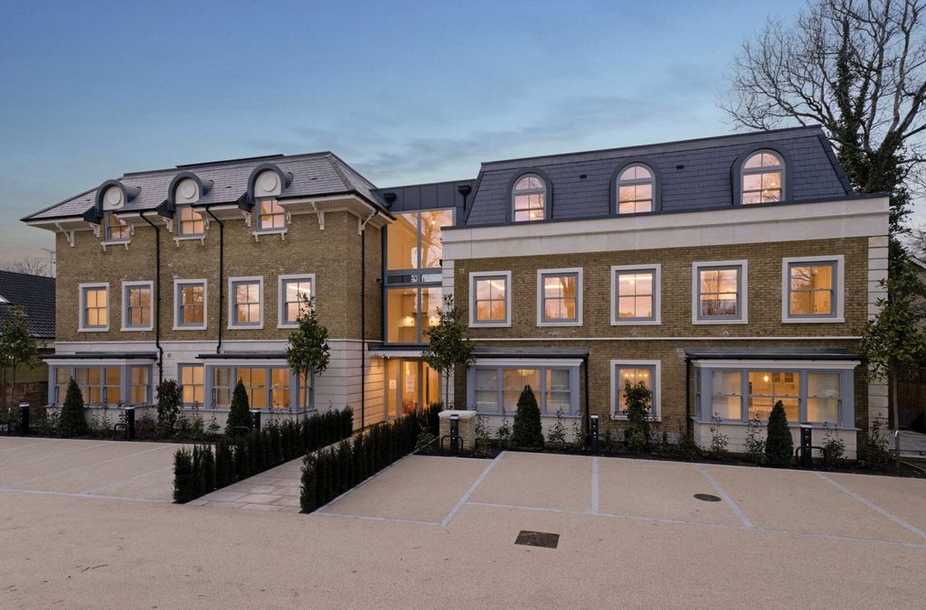 Property photo 3 of 8 Picture No. 12