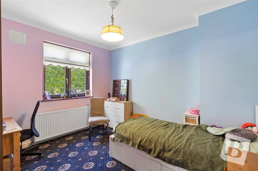 Additional image 20 of 4 bed semi-detached house for saleWood Lane, Dagenham RM8