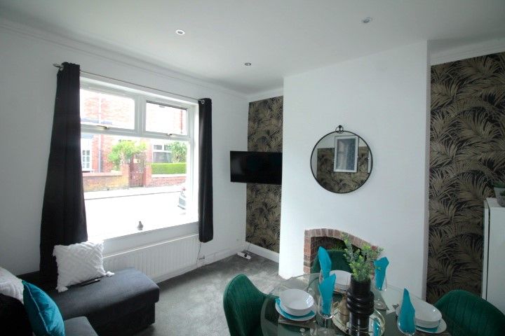 Property photo 2 of 12 Lounge