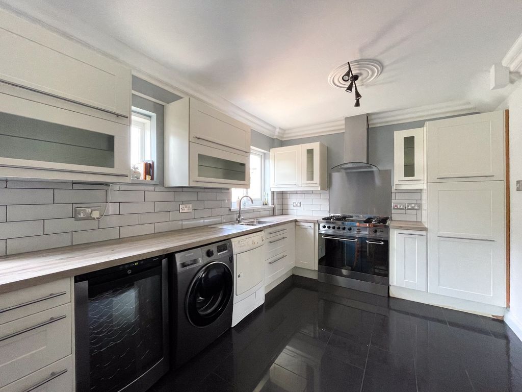 Property photo 2 of 15 4344822