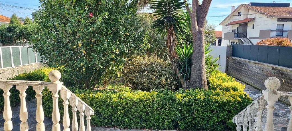 Property photo 1 of 40 Detached 3-Bedroom Villa Near Beach