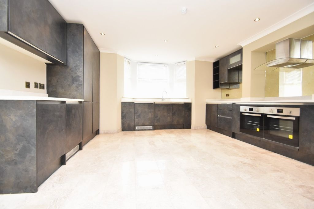 Property photo 2 of 19 Picture No. 03