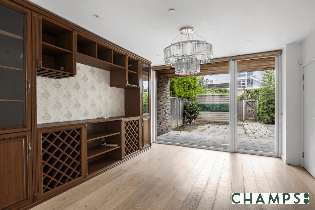 Property photo 1 of 11 4 Bed Town House To Rent Starboard Way, London E16