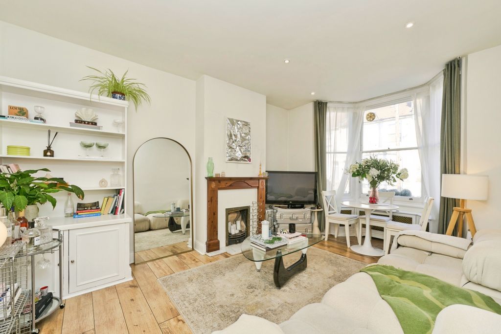 Property photo 1 of 18 1851485-22