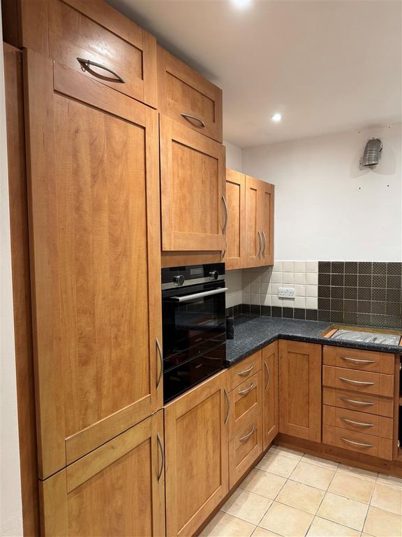 Property photo 3 of 5 Kitchen