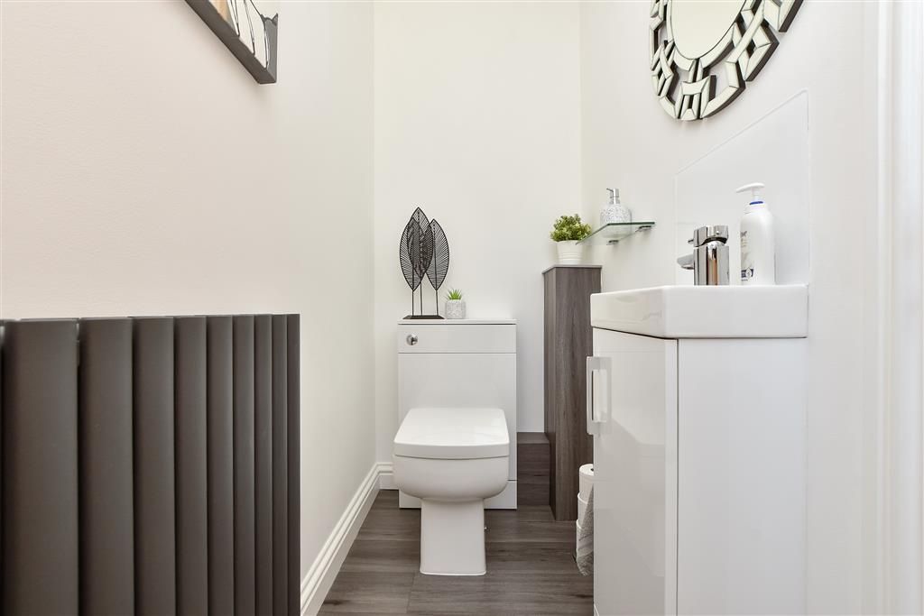 Property photo 3 of 16 Cloakroom