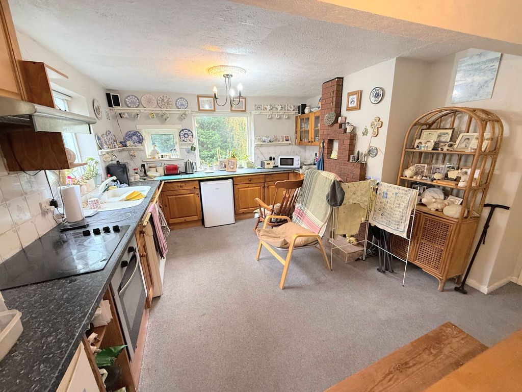 Property photo 2 of 20