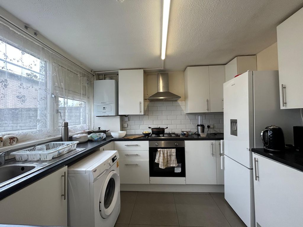 Property photo 1 of 10 3 Bed End Terrace To Rent Ferraro Close, Hounslow Tw5