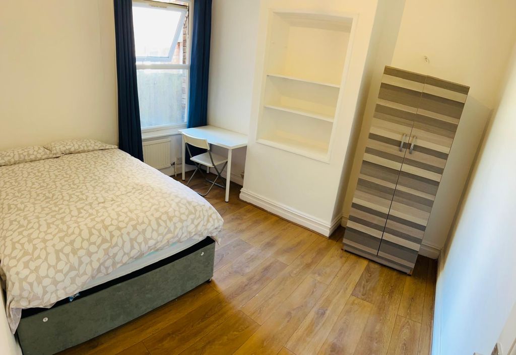 Property photo 2 of 6 d5418Da8-73A6-4De0-8d46-Cf1Aad30136c