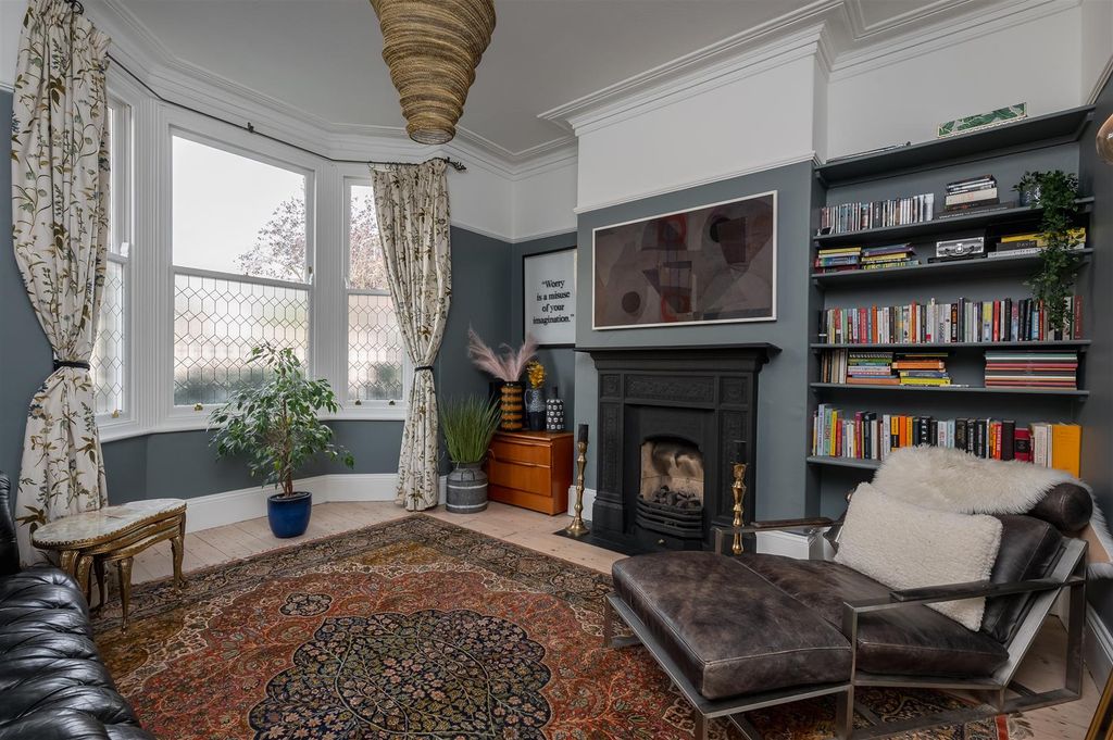 Property photo 2 of 20 Living Room