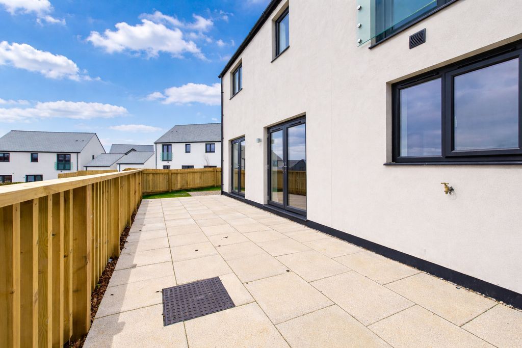 Property photo 3 of 21