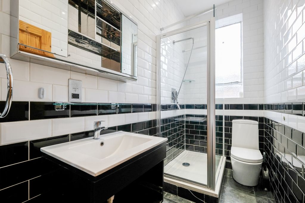 Property photo 3 of 15 Spring_Street__0008