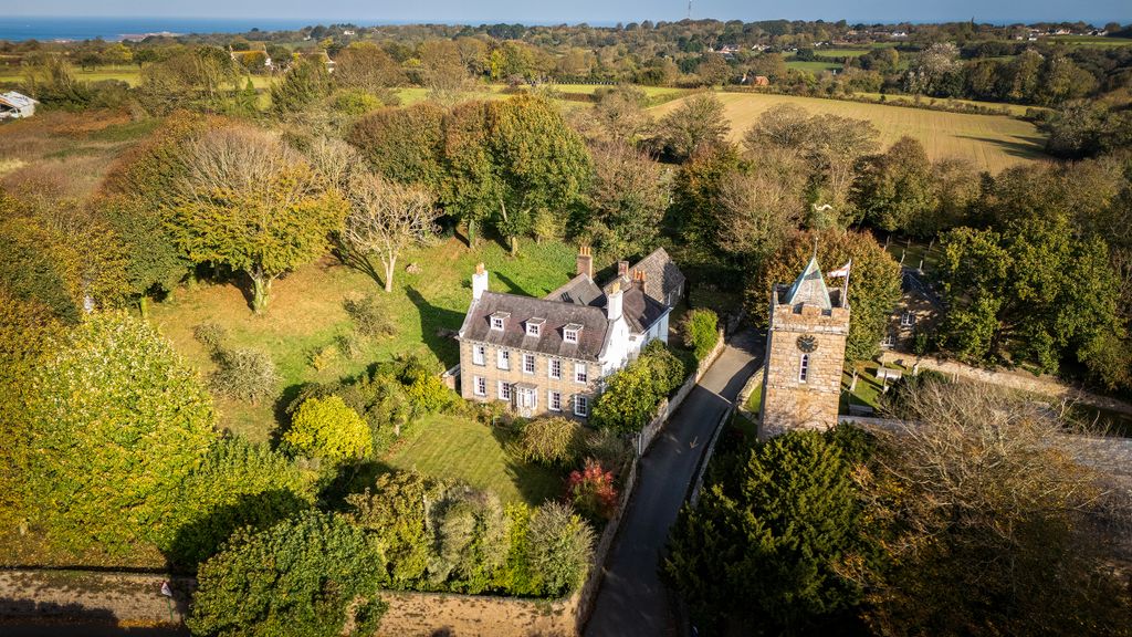 Property photo 1 of 32 Photo 0