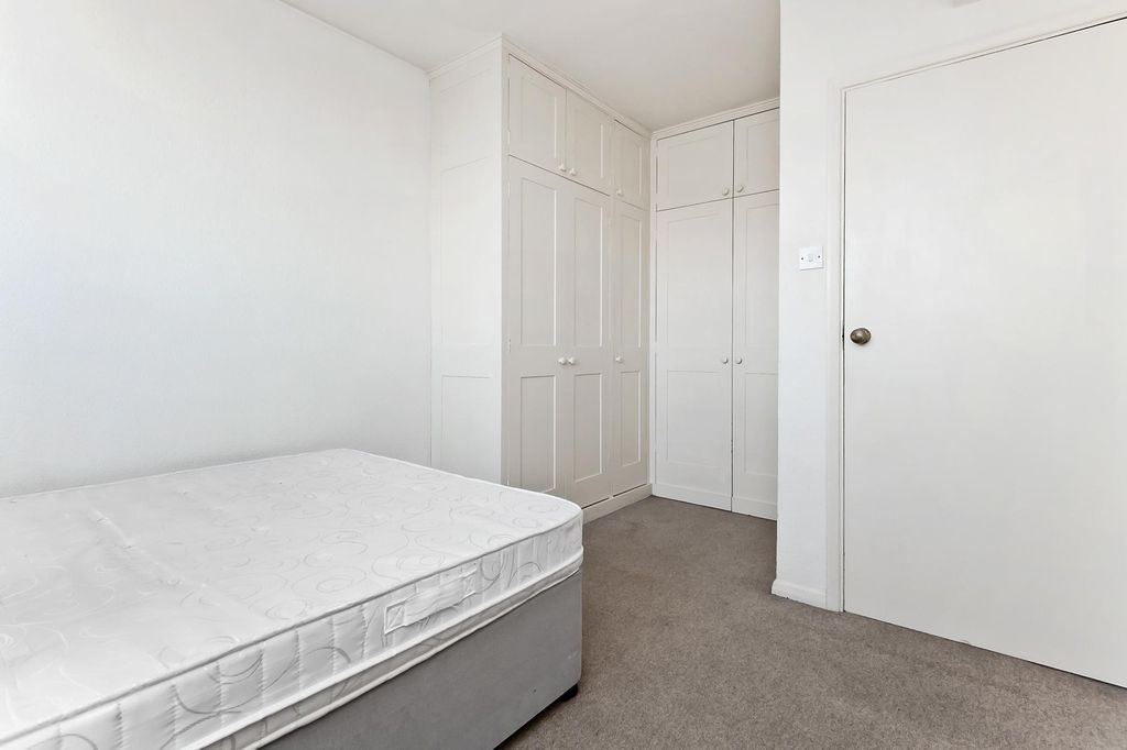 Property photo 3 of 6 Bedroom