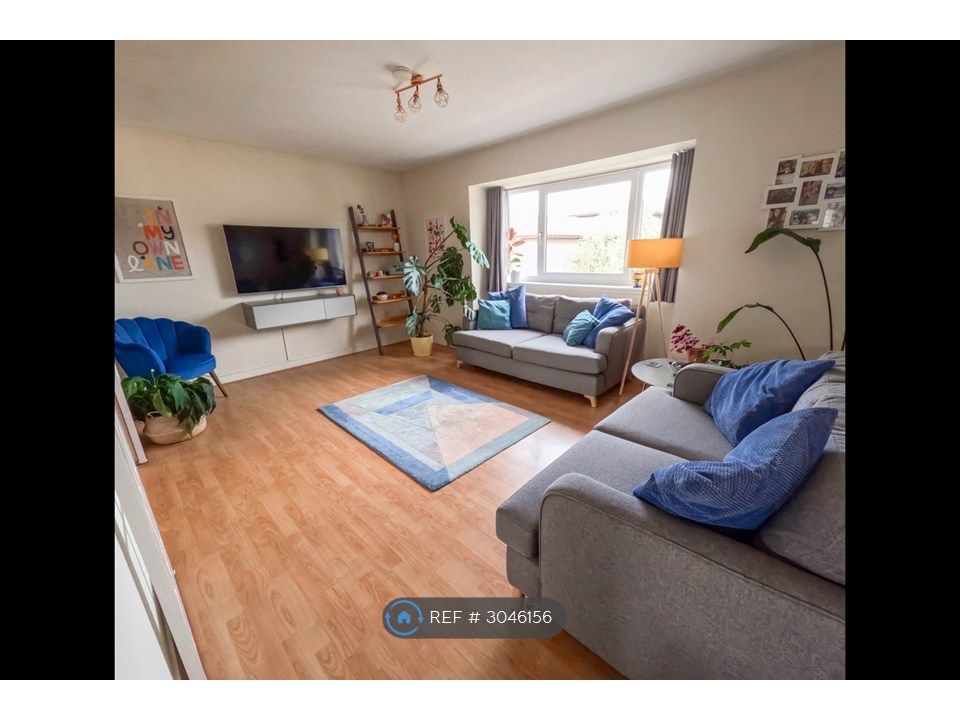 Property photo 1 of 20 Living Room