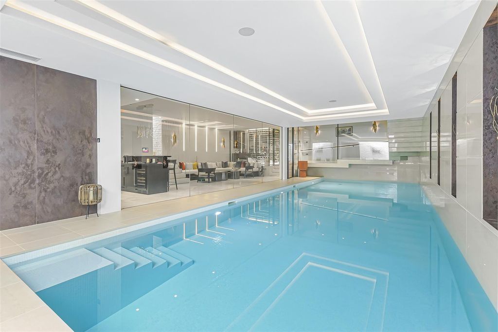 Property photo 2 of 8