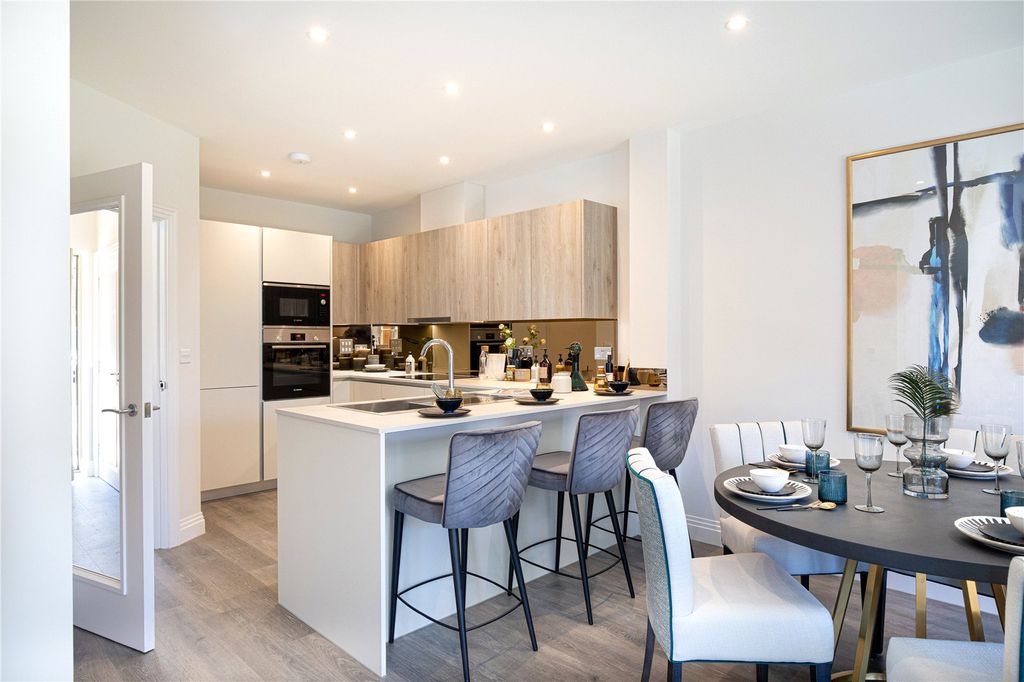 Property photo 3 of 11 Kitchen/Dining