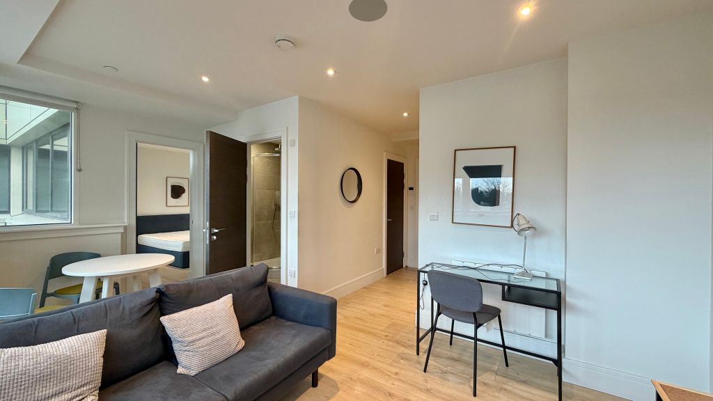 Property photo 1 of 18 Living Room