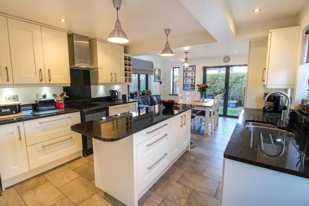 Property photo 3 of 21 Stunning Kitchen