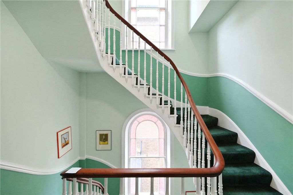 Property photo 2 of 12 Communal Parts