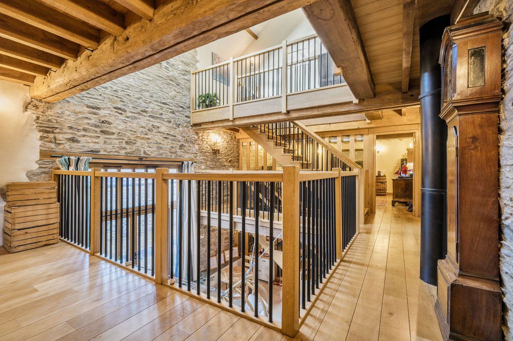 Property photo 3 of 38