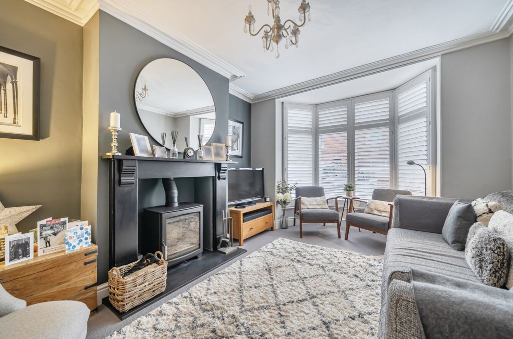 Property photo 2 of 16 1397378-12-696138...