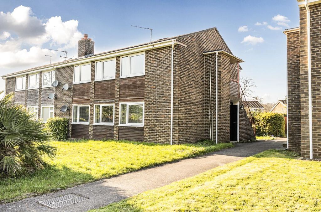 Property photo 1 of 16 Ashdown Road 29 (7).Jpg