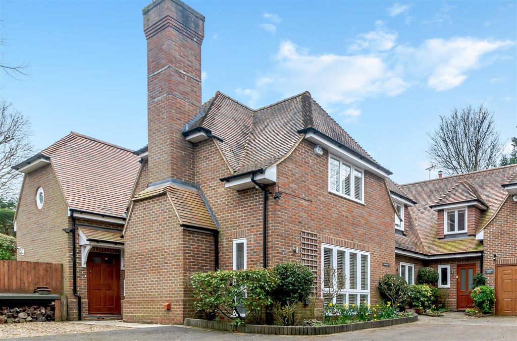 Property photo 1 of 11 8544908-Exterior07 Crop.Jpg
