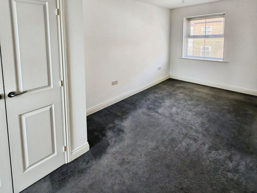 Property photo 3 of 8 Bedroom