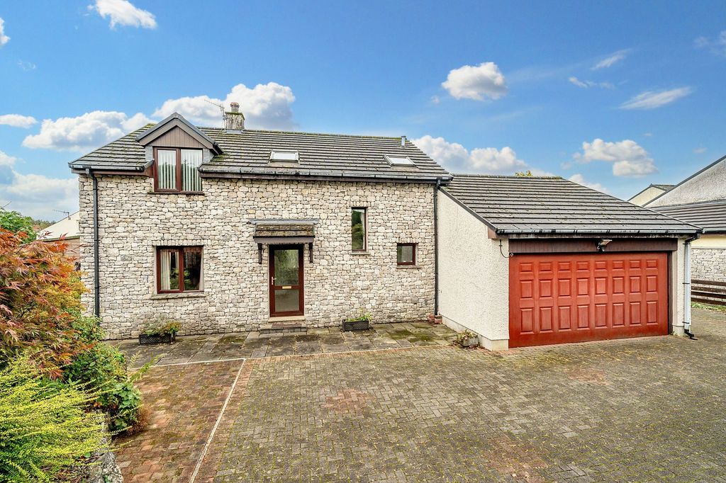 Property photo 2 of 40