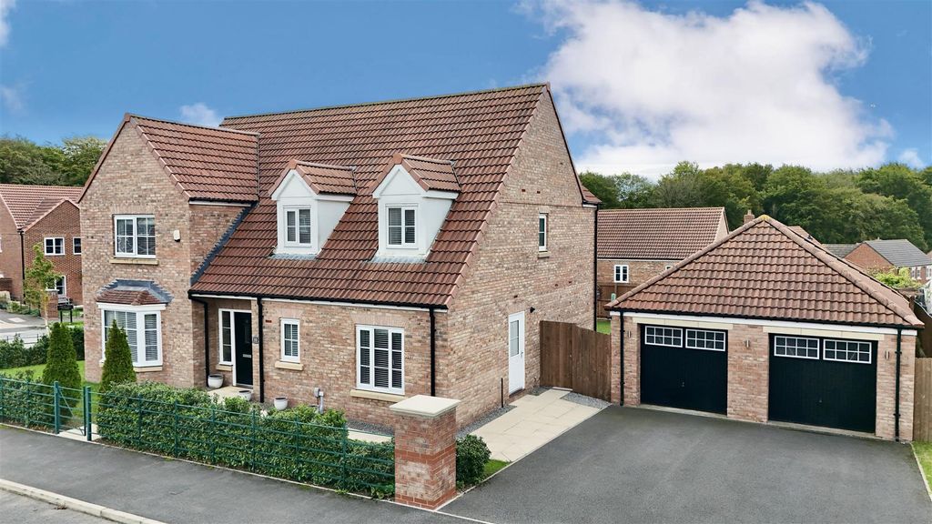 Property photo 1 of 33 Front