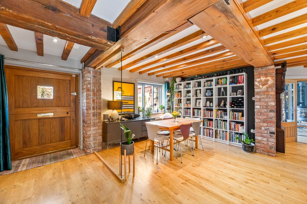 Property photo 2 of 35
