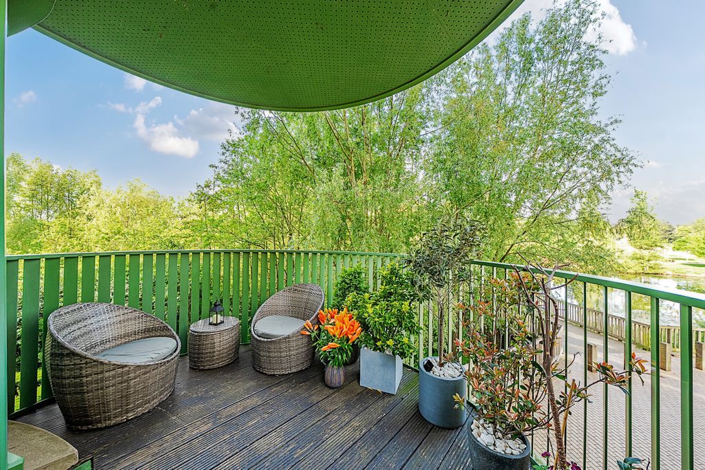 Property photo 3 of 17 Balcony