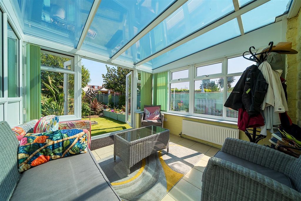 Property photo 2 of 19 Conservatory