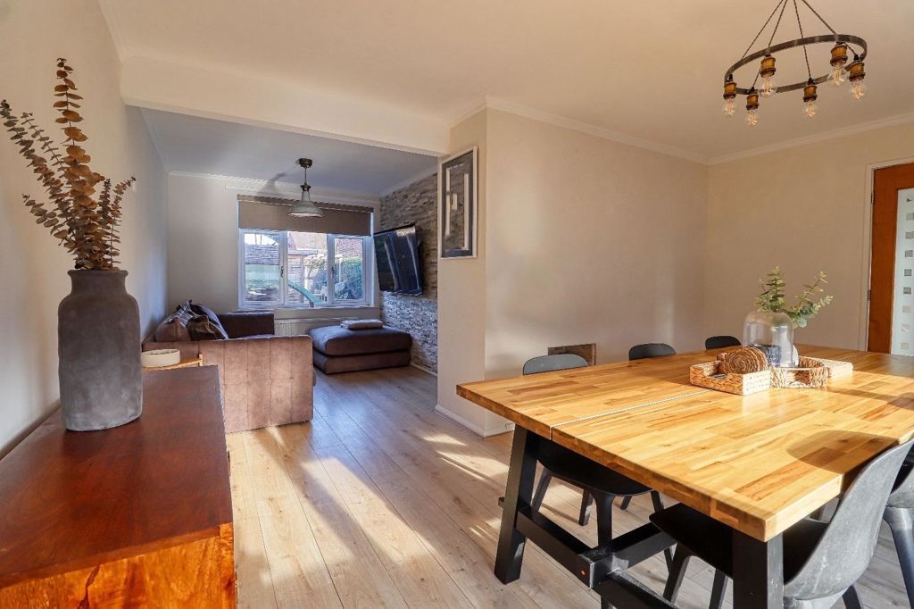 Property photo 3 of 18 Lounge/Diner