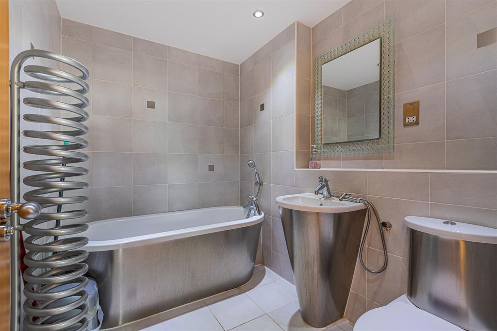 Property photo 1 of 9 Altolusso 225-4.Jpg