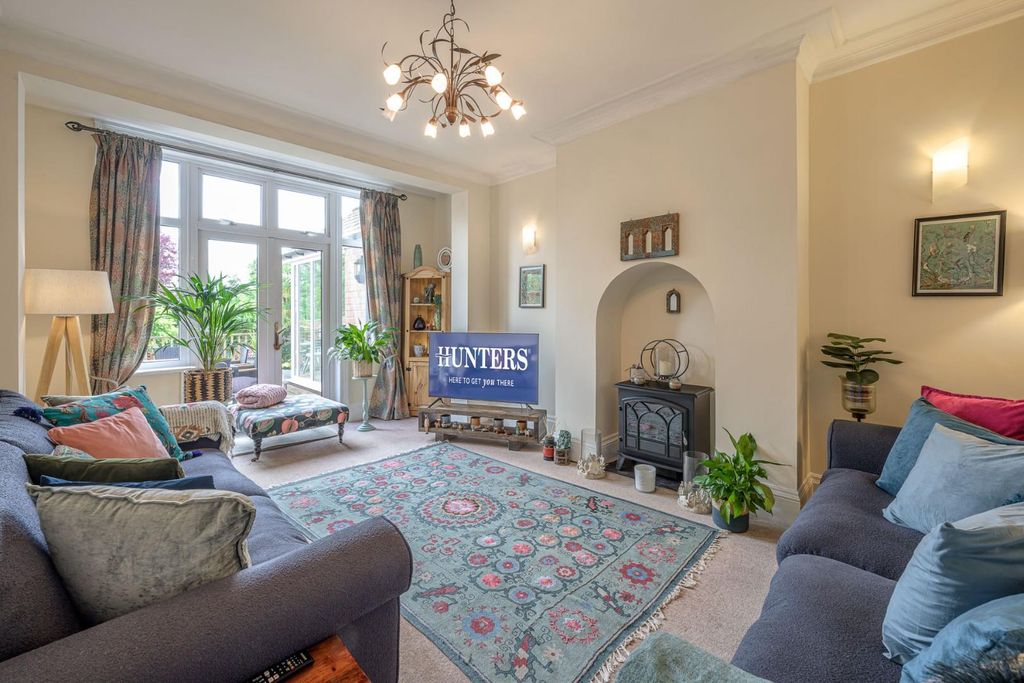 Property photo 2 of 28 Rear Reception Room