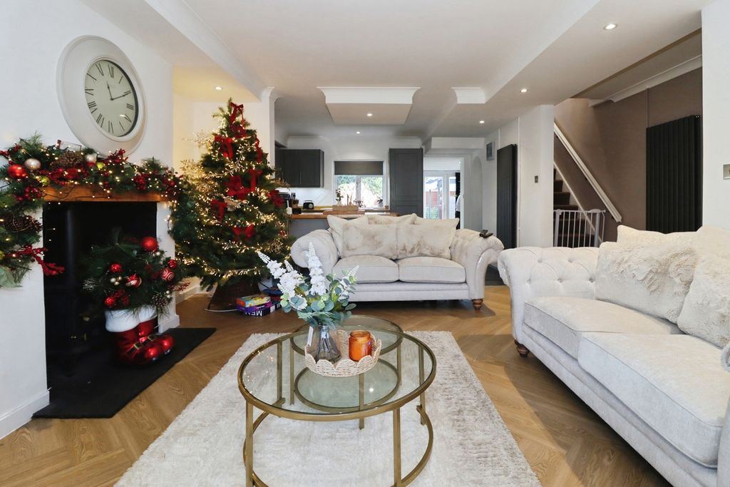 Property photo 2 of 12 Pbox-Img.Jpg