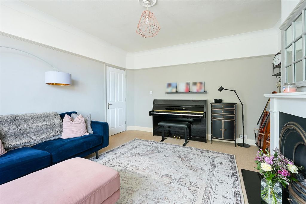 Property photo 3 of 16 Wilmot Way, 61- (11).Jpg